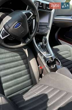 Седан Ford Fusion 2015 в 