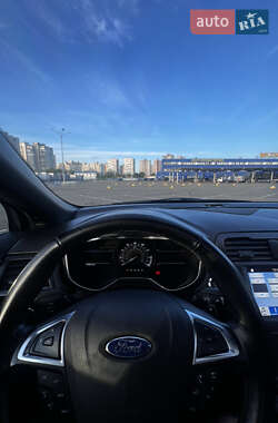 Седан Ford Fusion 2016 в 