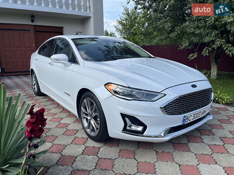 Седан Ford Fusion 2018 в Львові