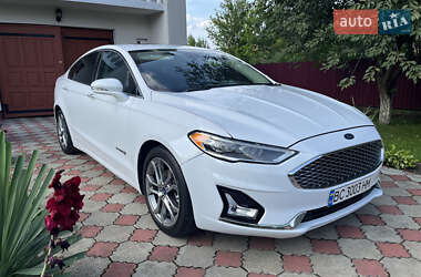 Седан Ford Fusion 2018 в 