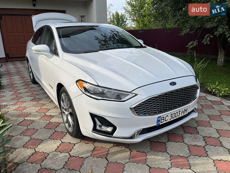 Седан Ford Fusion 2018 в Львові