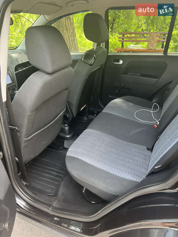 Хэтчбек Ford Fusion 2005 в Верхнеднепровске