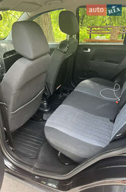 Хэтчбек Ford Fusion 2005 в 