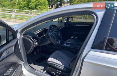 Седан Ford Fusion 2016 в 
