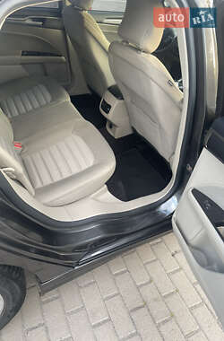 Седан Ford Fusion 2016 в 