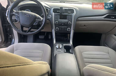 Седан Ford Fusion 2016 в 