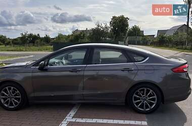 Седан Ford Fusion 2017 в 