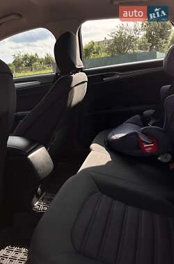 Седан Ford Fusion 2017 в 