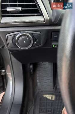 Седан Ford Fusion 2017 в 