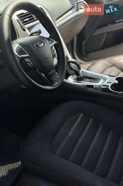 Седан Ford Fusion 2014 в 