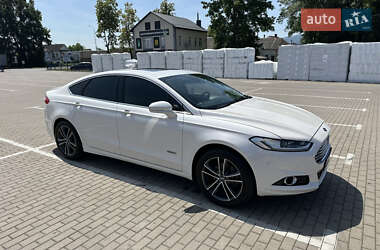 Седан Ford Fusion 2013 в 
