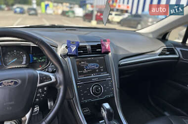 Седан Ford Fusion 2013 в 