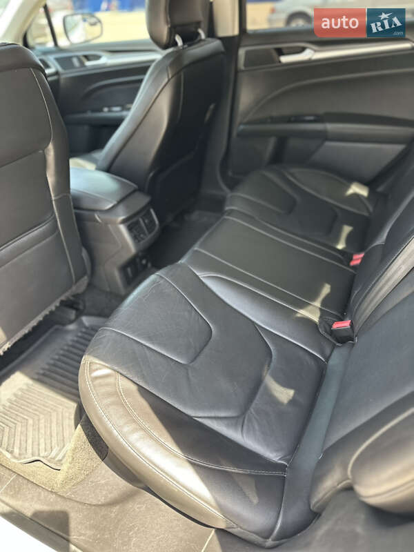 Седан Ford Fusion 2013 в Хусте