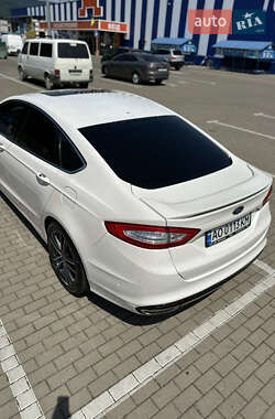 Седан Ford Fusion 2013 в 