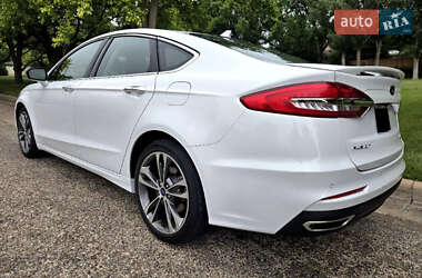 Седан Ford Fusion 2019 в 