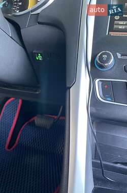 Седан Ford Fusion 2015 в 