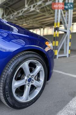 Седан Ford Fusion 2015 в 