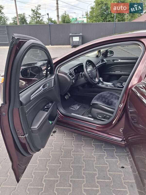 Седан Ford Fusion 2013 в Черновцах