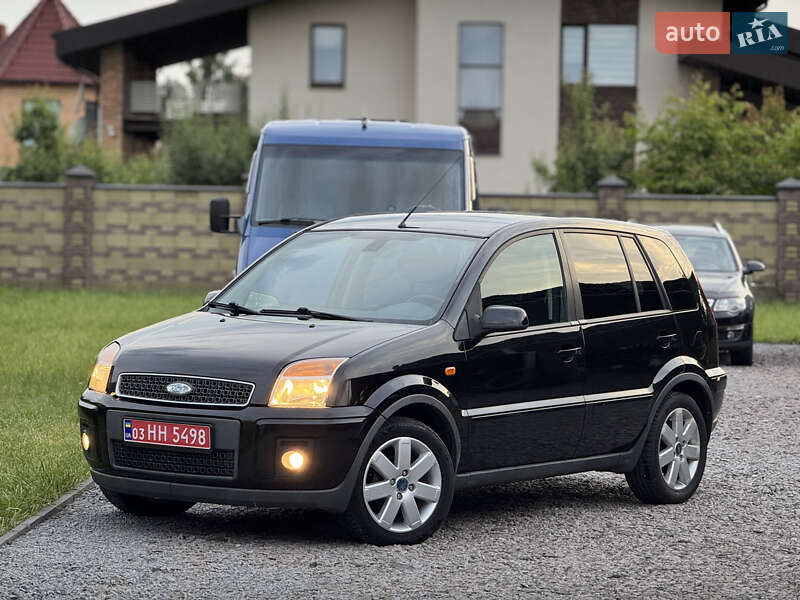 Хэтчбек Ford Fusion 2008 в 