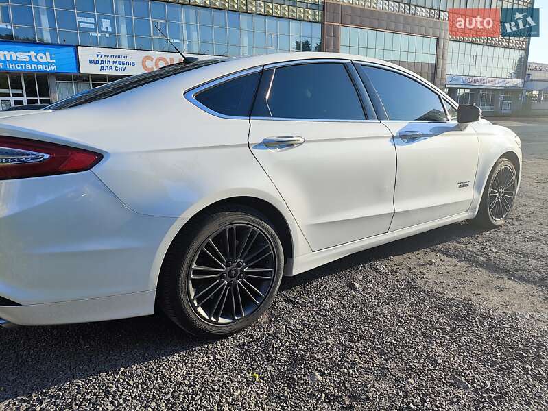 Седан Ford Fusion 2015 в Виннице