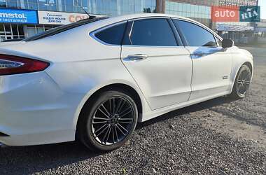 Седан Ford Fusion 2015 в 