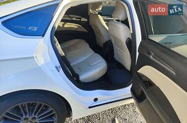Седан Ford Fusion 2015 в 