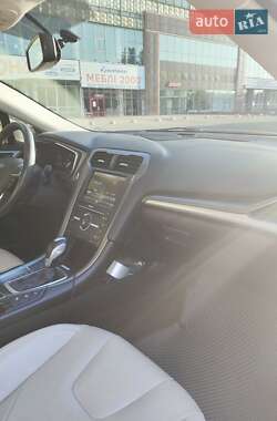 Седан Ford Fusion 2015 в 