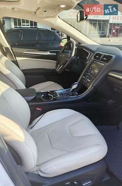 Седан Ford Fusion 2015 в 