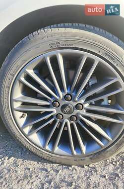 Седан Ford Fusion 2015 в 