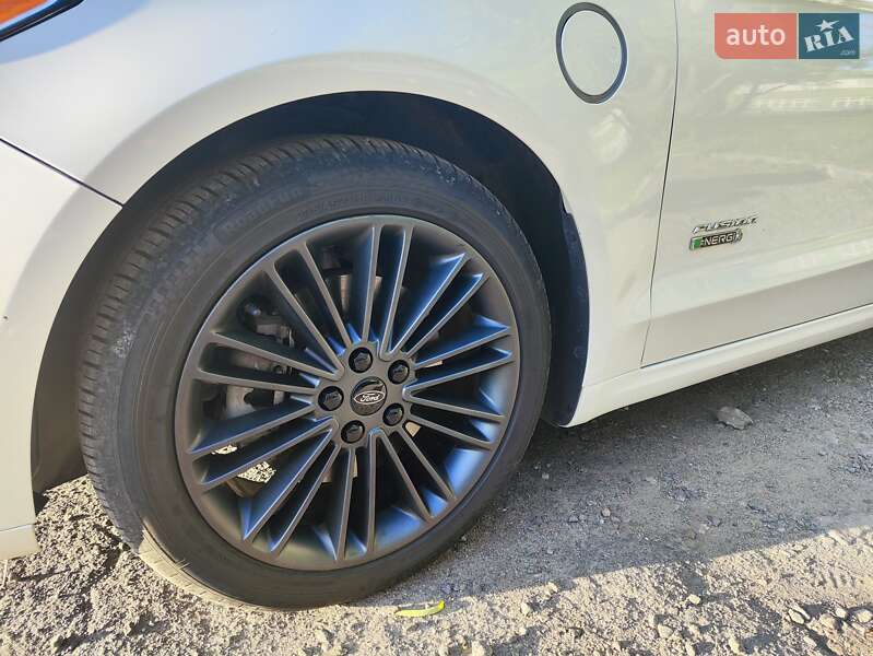 Седан Ford Fusion 2015 в Виннице