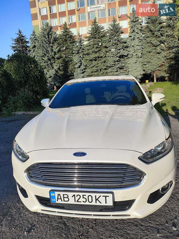 Седан Ford Fusion 2015 в 