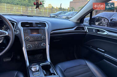 Седан Ford Fusion 2016 в 