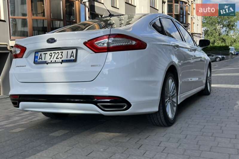 Седан Ford Fusion 2013 в 