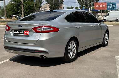 Седан Ford Fusion 2016 в 