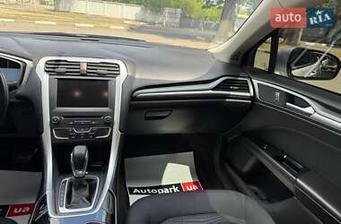 Седан Ford Fusion 2016 в 