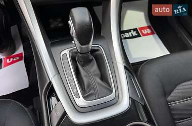 Седан Ford Fusion 2016 в 