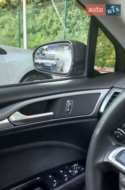 Седан Ford Fusion 2014 в 