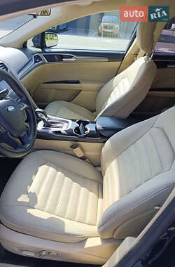 Седан Ford Fusion 2013 в 