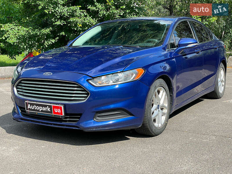 Седан Ford Fusion 2015 в 