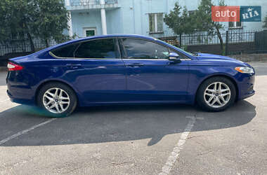 Седан Ford Fusion 2015 в 