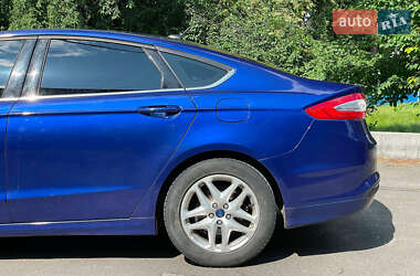 Седан Ford Fusion 2015 в 
