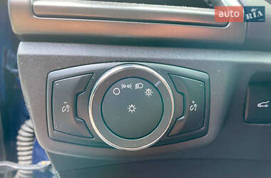 Седан Ford Fusion 2015 в 