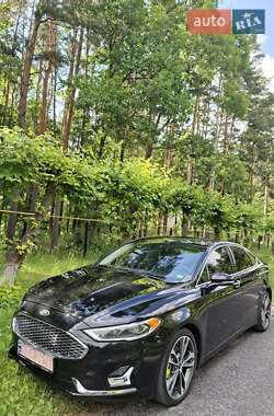 Седан Ford Fusion 2020 в 