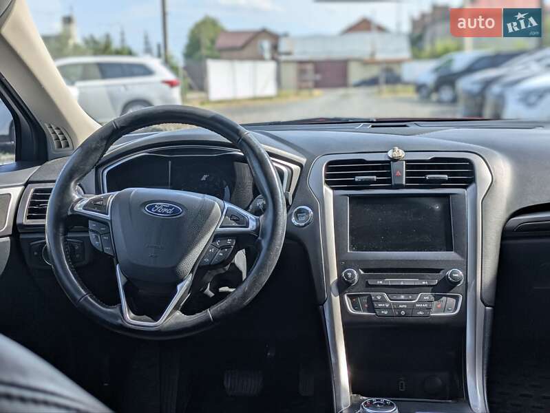 Седан Ford Fusion 2016 в Львове