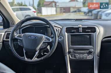 Седан Ford Fusion 2016 в 