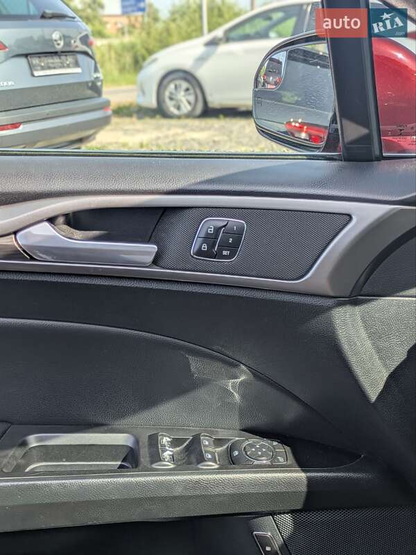 Седан Ford Fusion 2016 в Львове