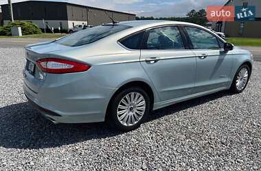 Седан Ford Fusion 2013 в 