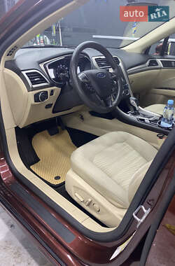 Седан Ford Fusion 2015 в 