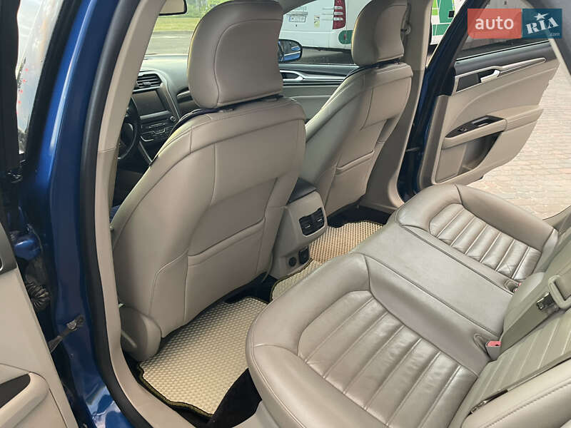 Седан Ford Fusion 2016 в Львове