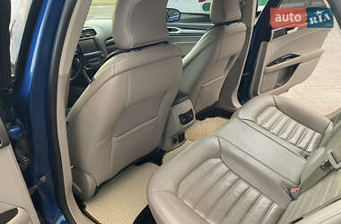 Седан Ford Fusion 2016 в 